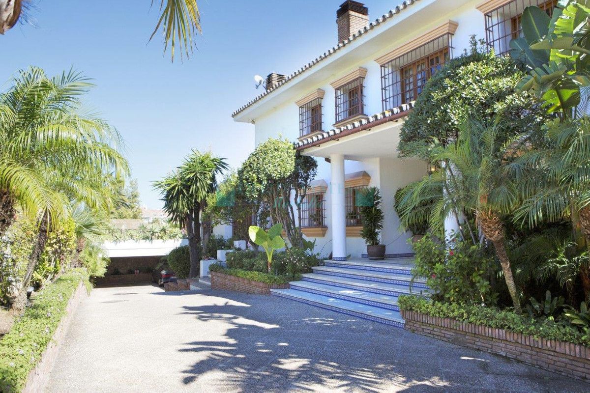 Villa for sale in Guadalmina Baja, San Pedro de Alcantara