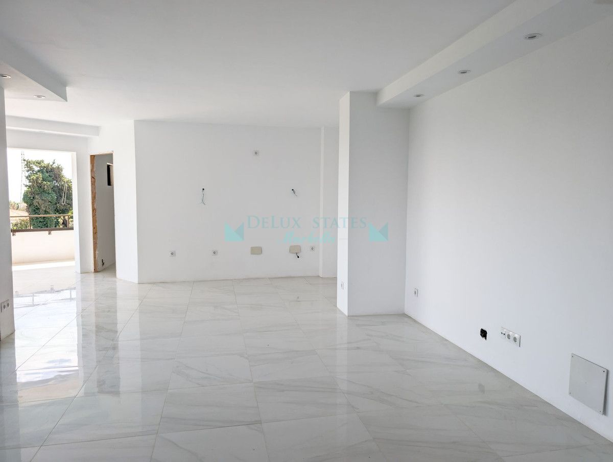 Apartamento en venta en Atalaya, Estepona