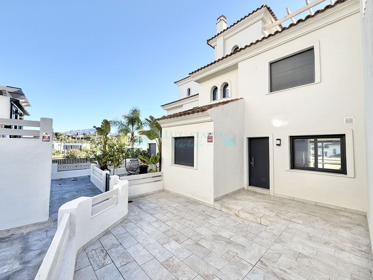 Town House for sale in Atalaya, Estepona