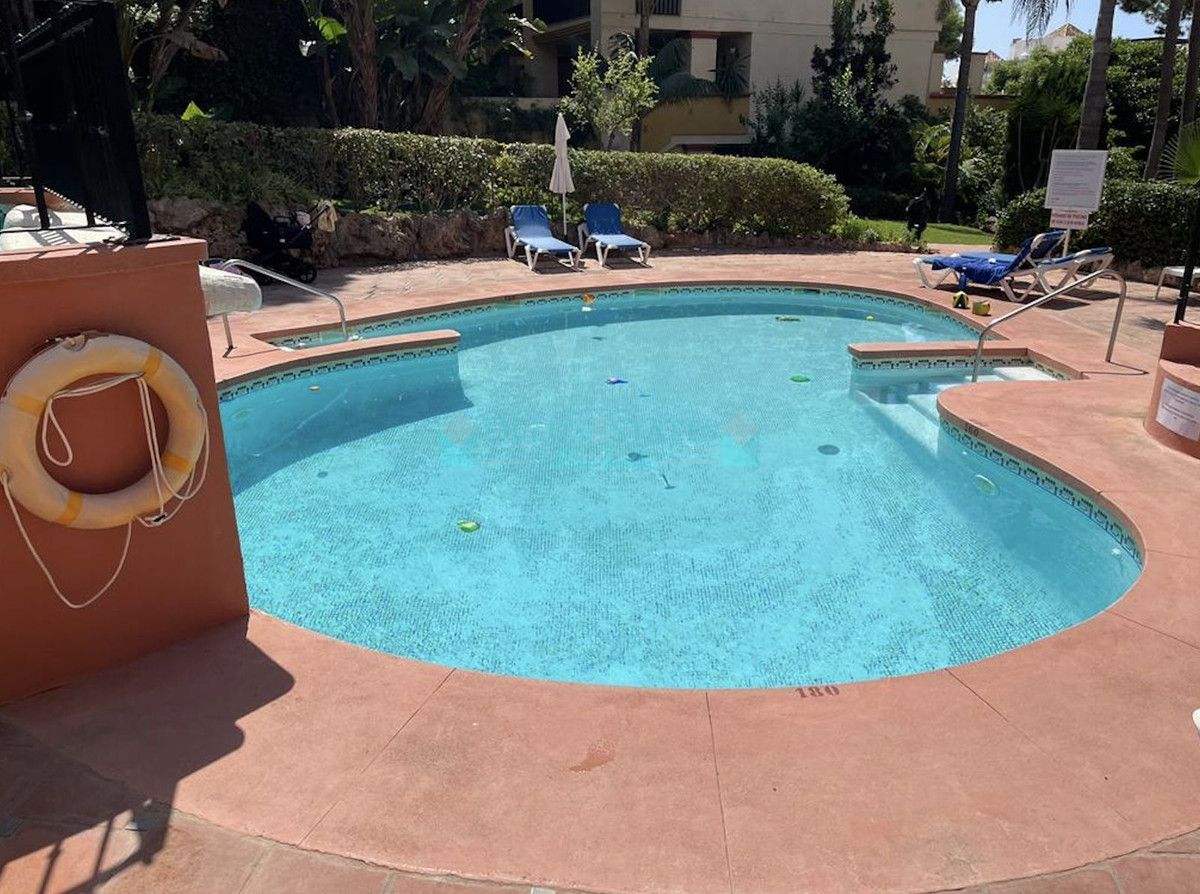 Apartment for rent in Elviria, Marbella East