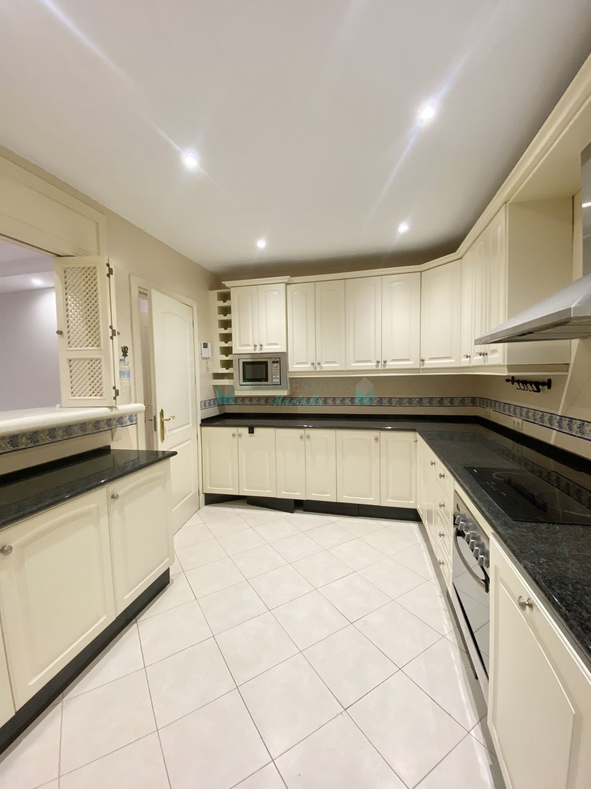 Apartment for rent in Elviria, Marbella East