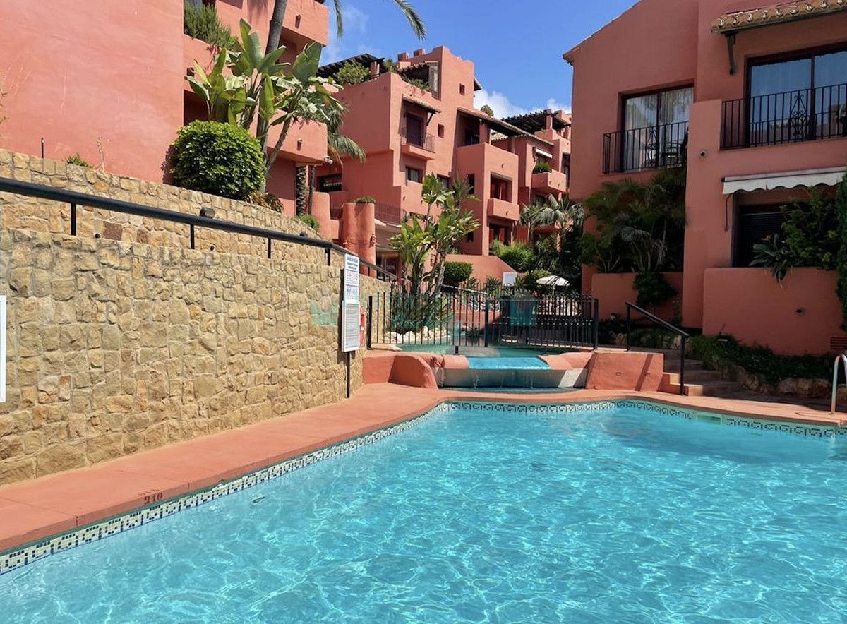 Apartment for rent in Elviria, Marbella East