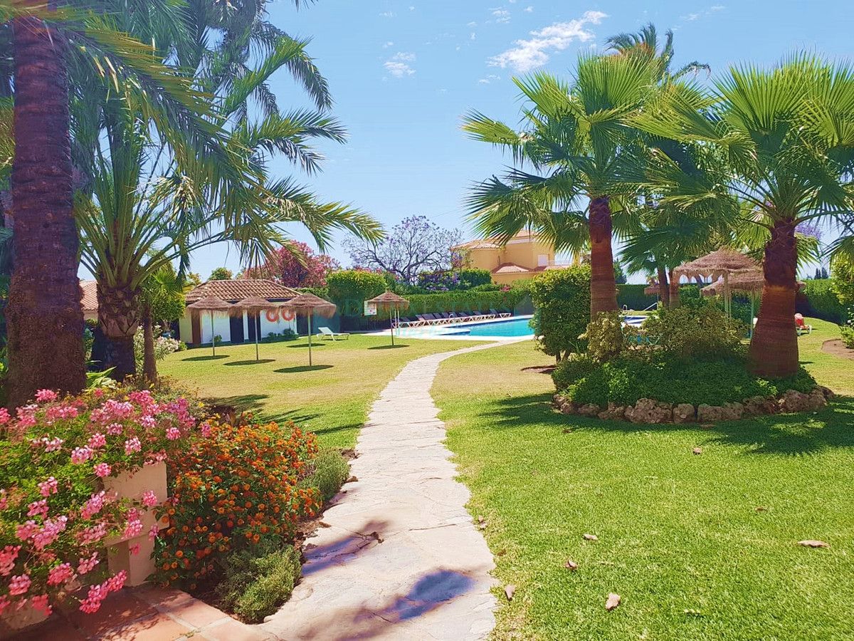 Apartment for sale in Atalaya, Estepona