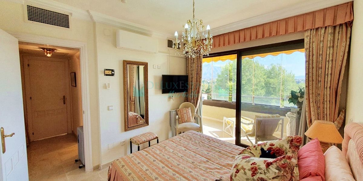 Apartment for sale in Atalaya, Estepona