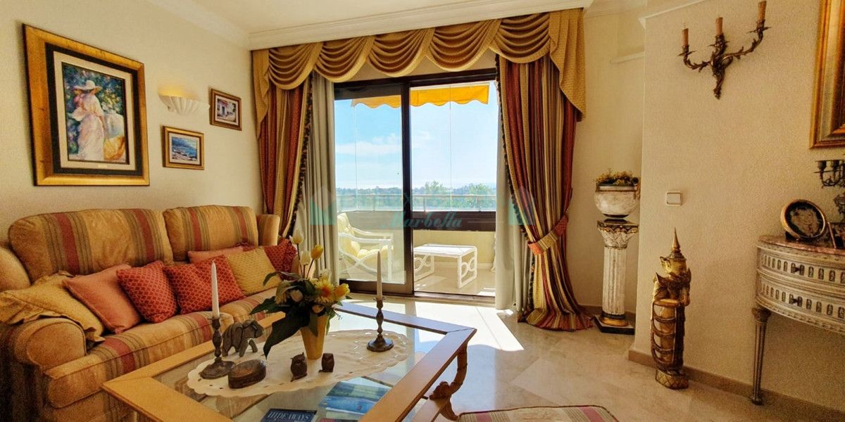 Apartment for sale in Atalaya, Estepona