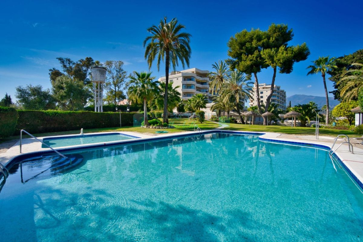 Apartment for sale in Atalaya, Estepona