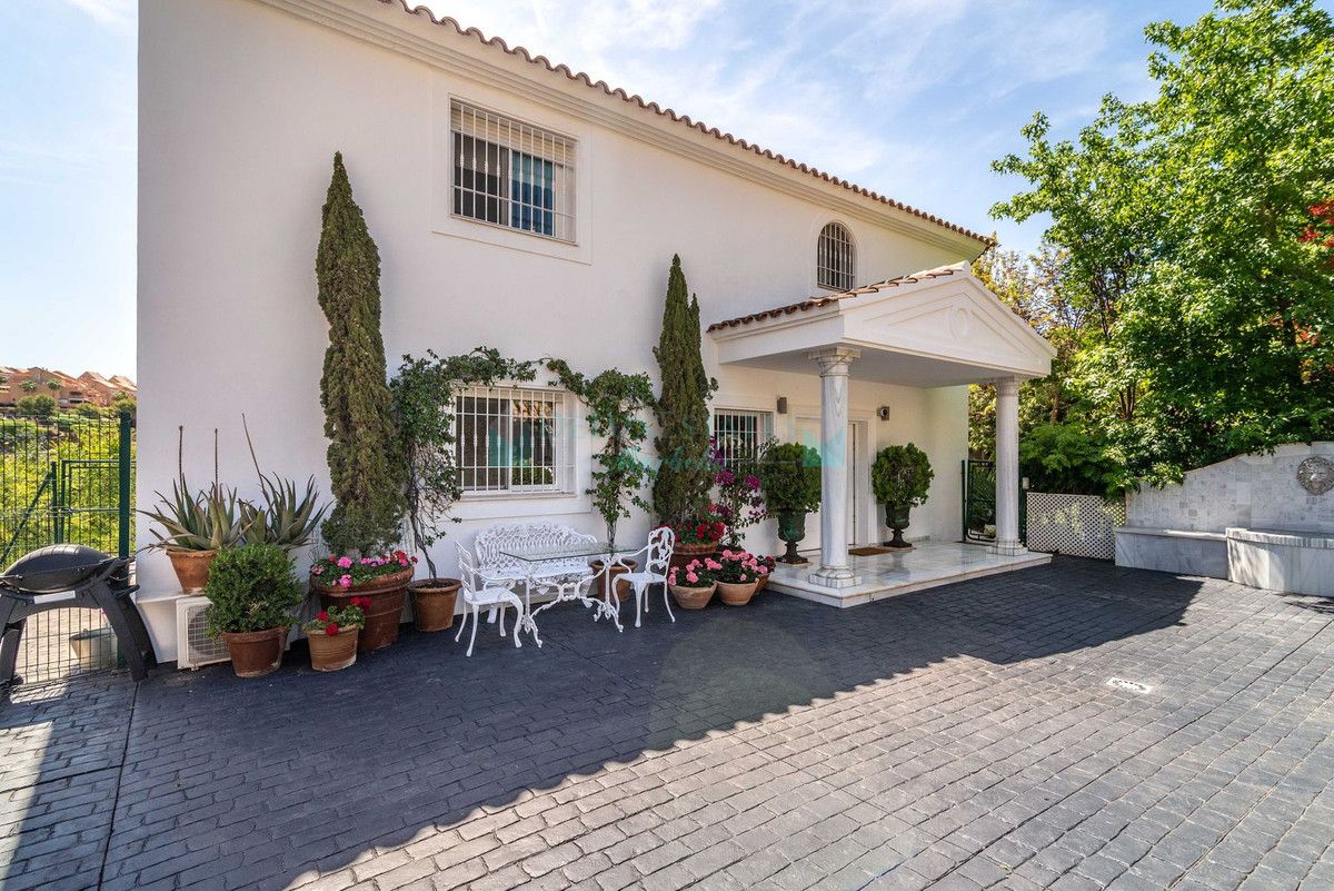 Villa en venta en Elviria, Marbella Este