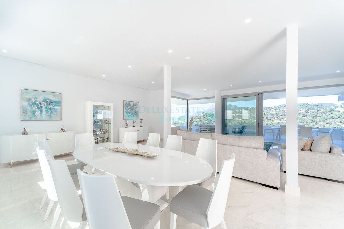 Villa for sale in Los Arqueros, Benahavis