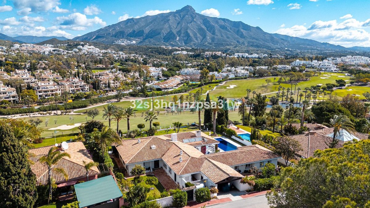 Villa for rent in Nueva Andalucia