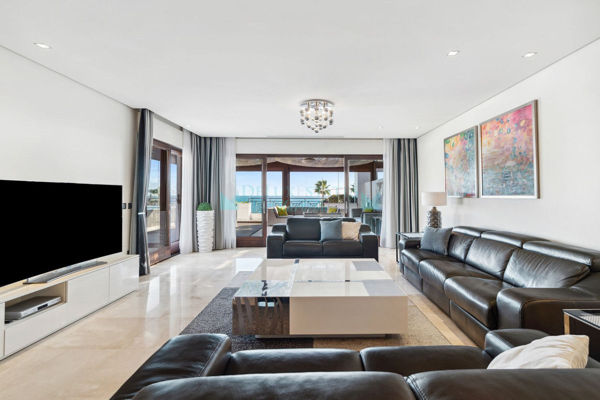 Penthouse for sale in Estepona