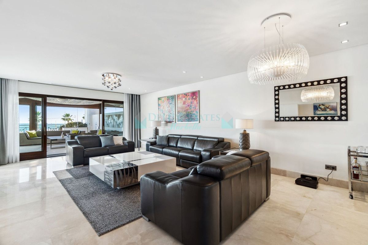 Penthouse for sale in Estepona