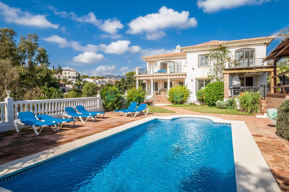 Villa en venta en Elviria, Marbella Este