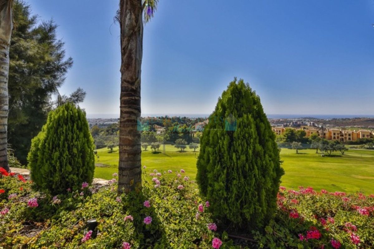 Villa en venta en Los Arqueros, Benahavis