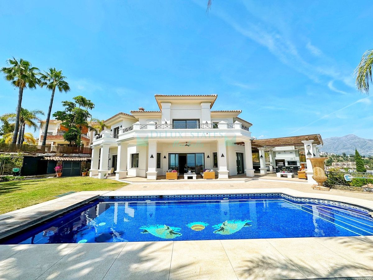 Villa en venta en Los Arqueros, Benahavis