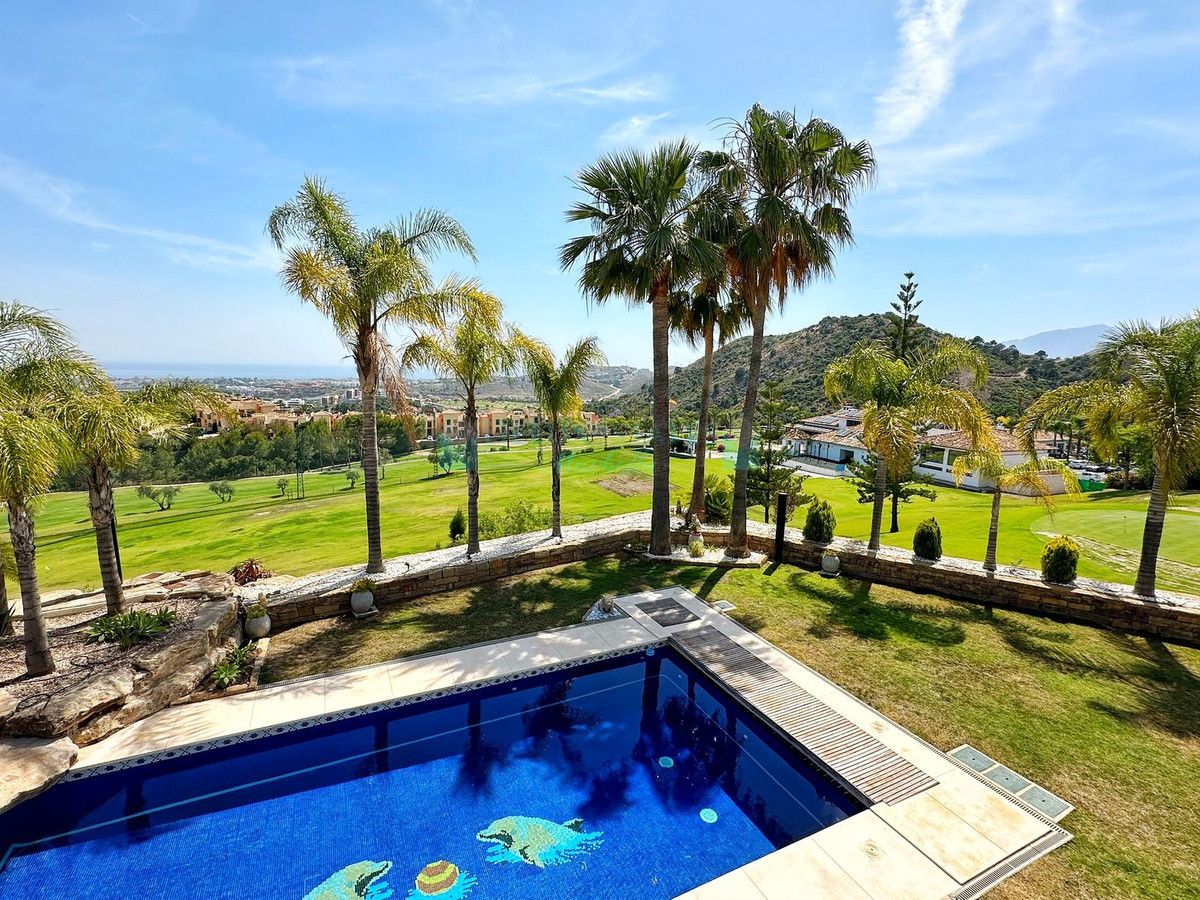 Villa en venta en Los Arqueros, Benahavis