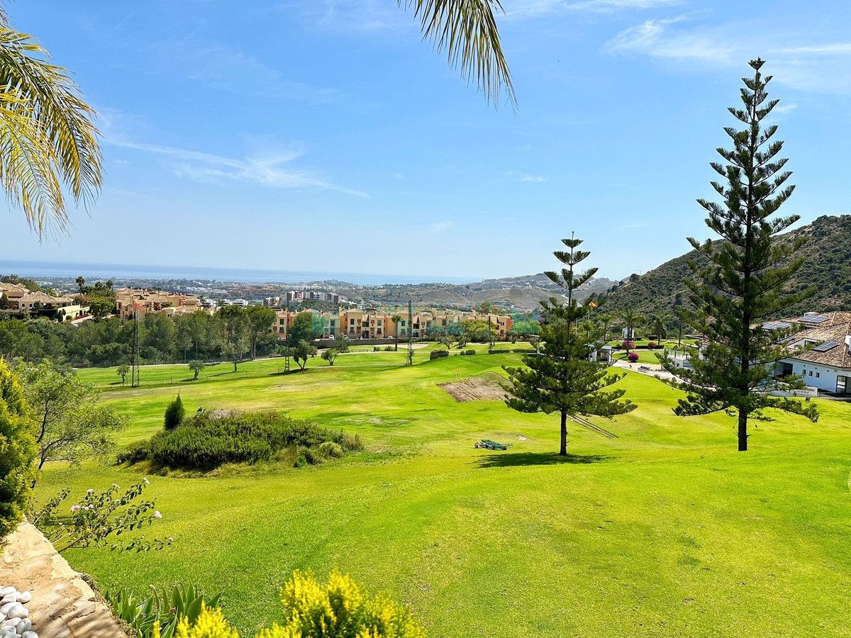 Villa en venta en Los Arqueros, Benahavis