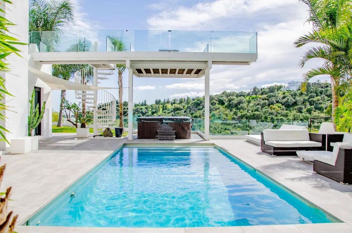 Villa for rent in Benahavis