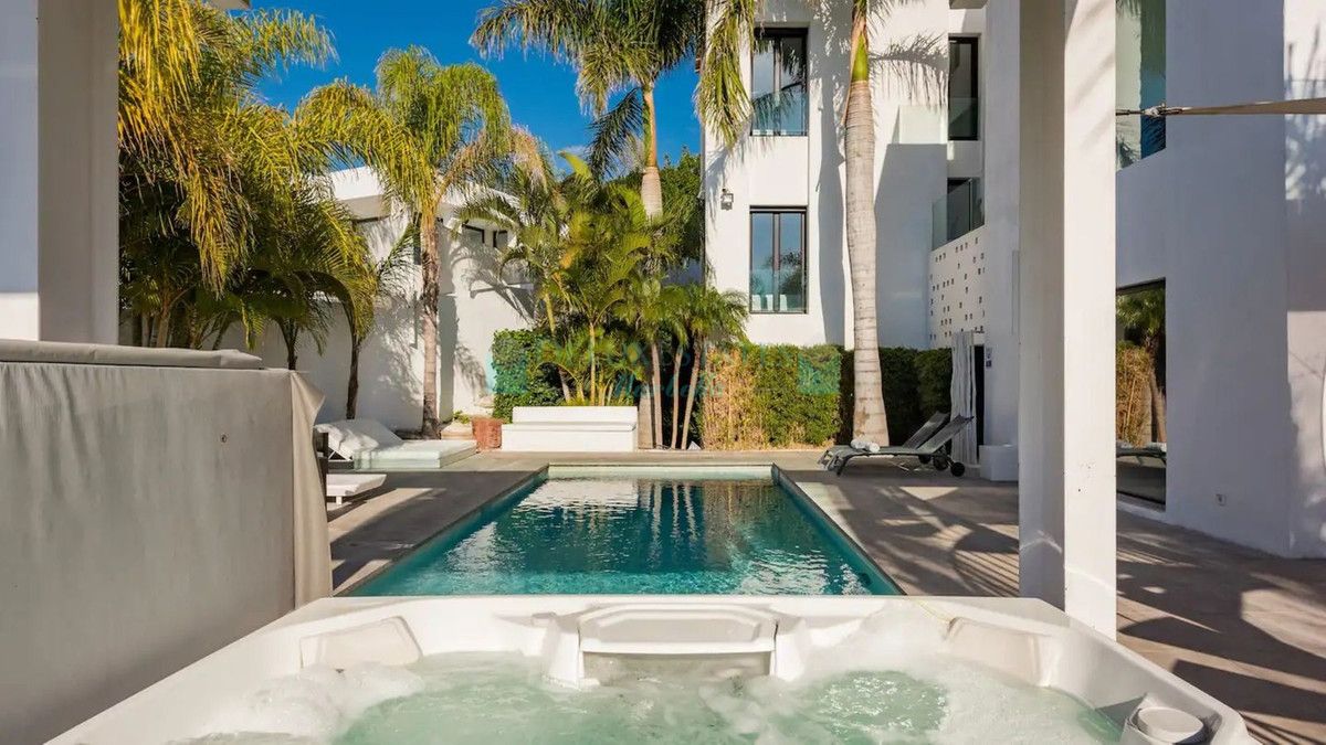 Villa for rent in Benahavis