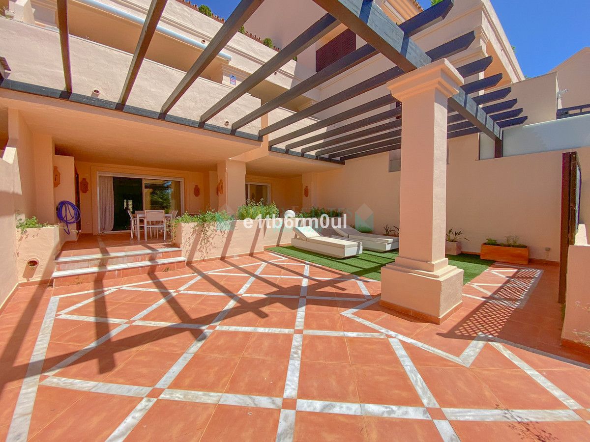 Ground Floor Apartment for sale in Nueva Andalucia