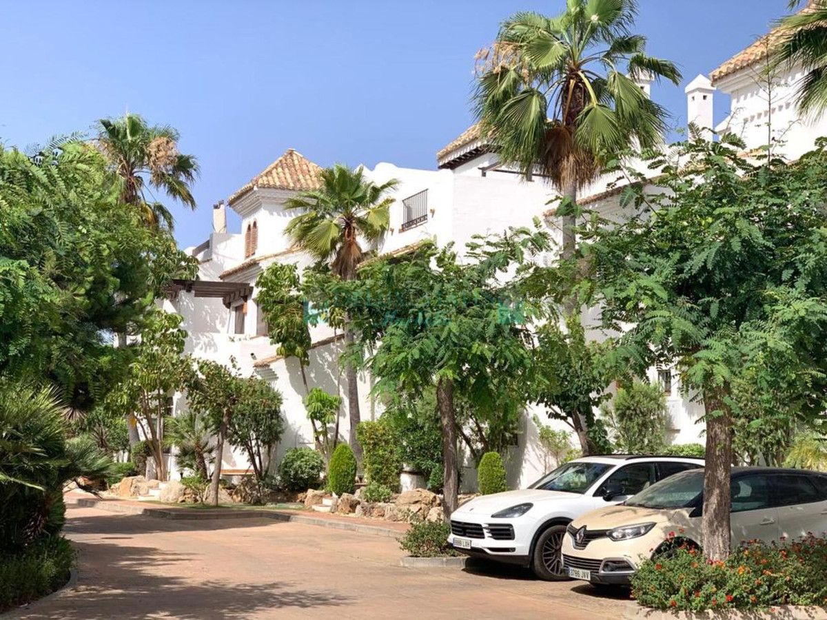 Semi Detached Villa for sale in Benahavis