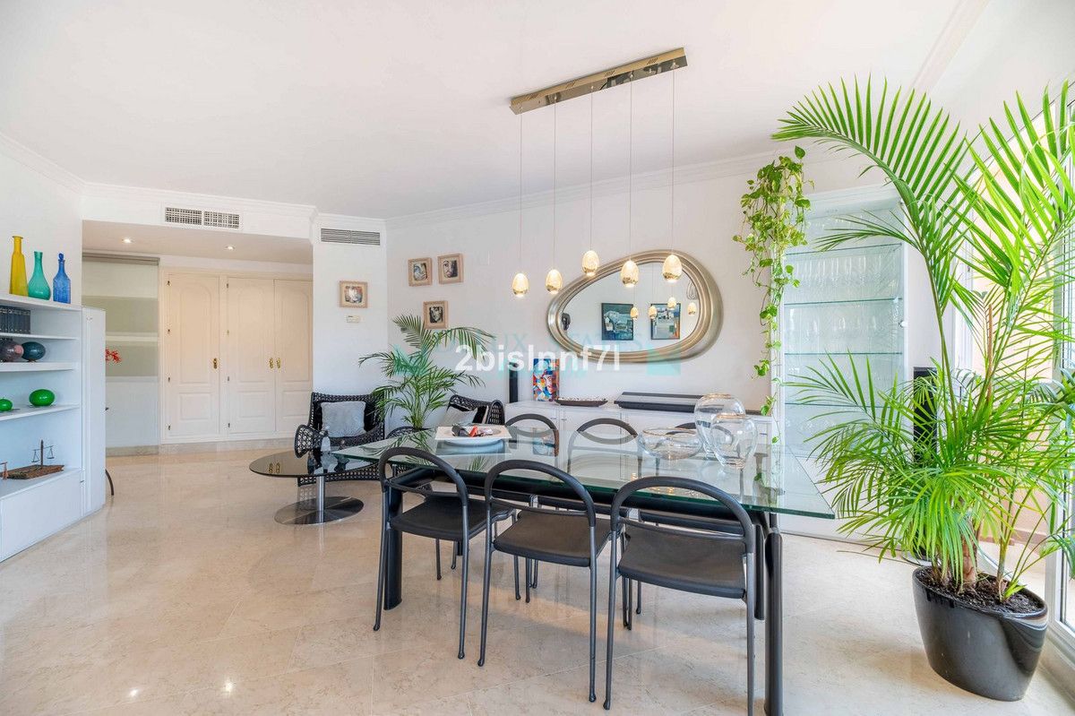 Apartment for sale in Elviria, Marbella East