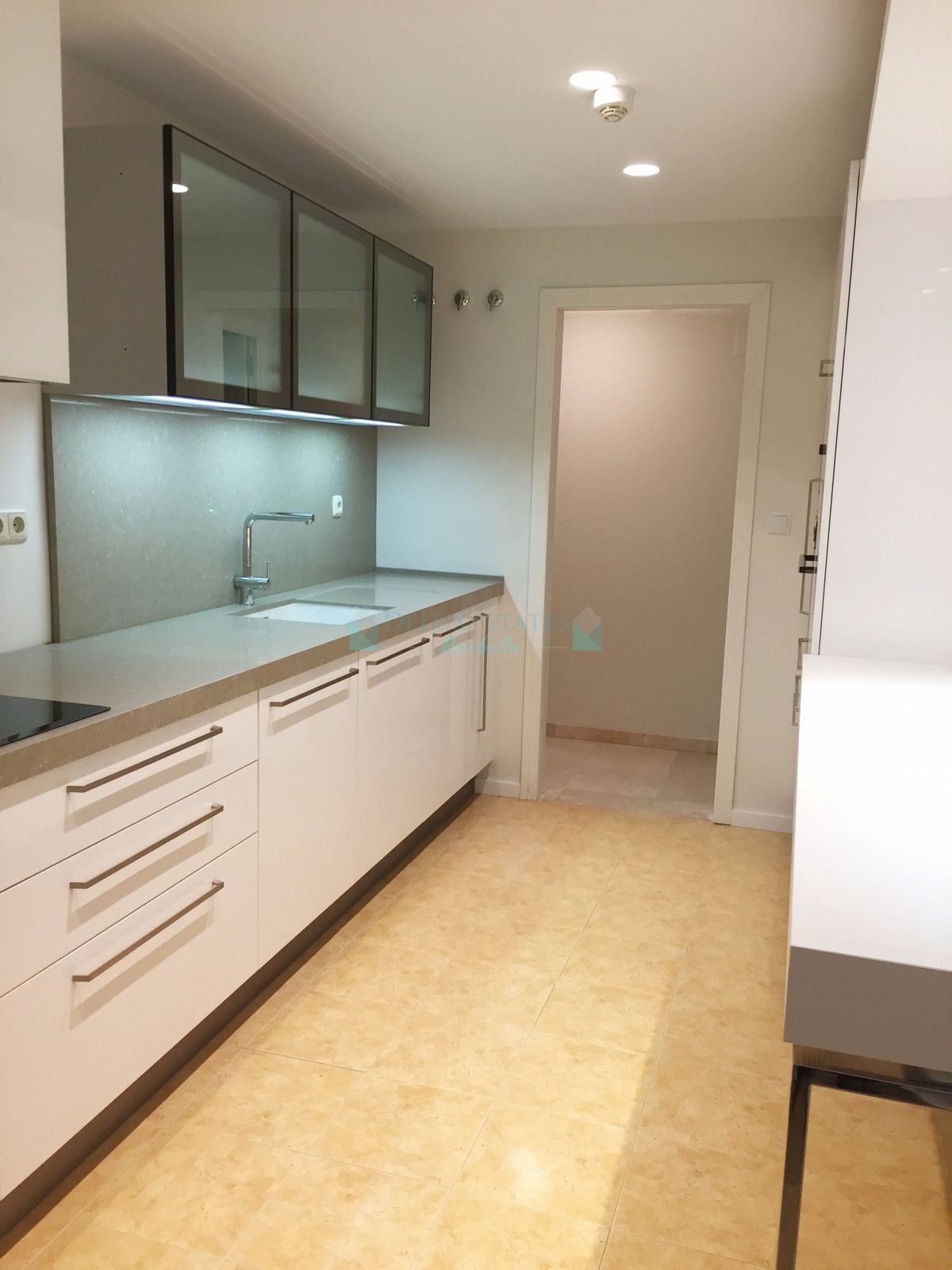 Apartamento en venta en Las Brisas, Nueva Andalucia