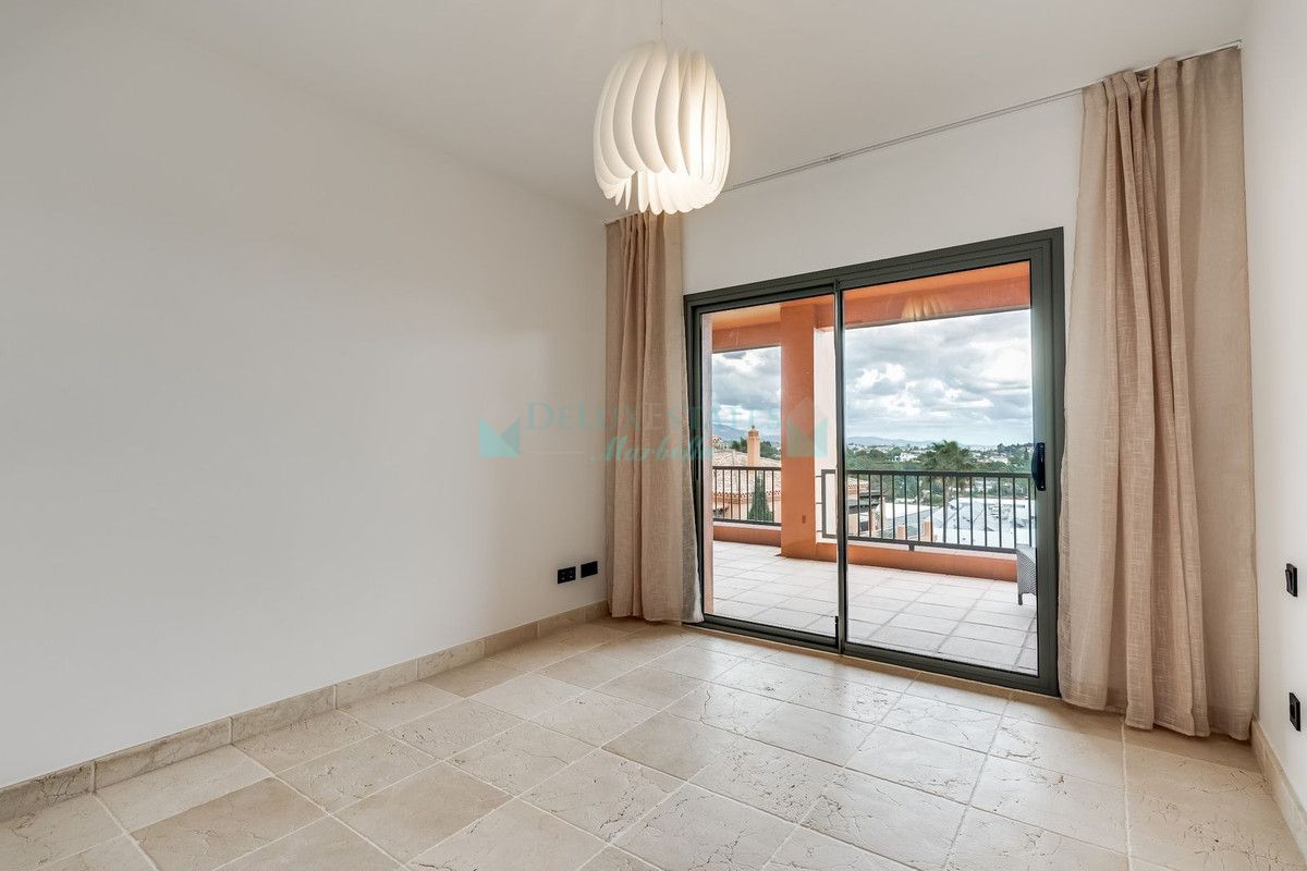 Apartamento en venta en Atalaya, Estepona