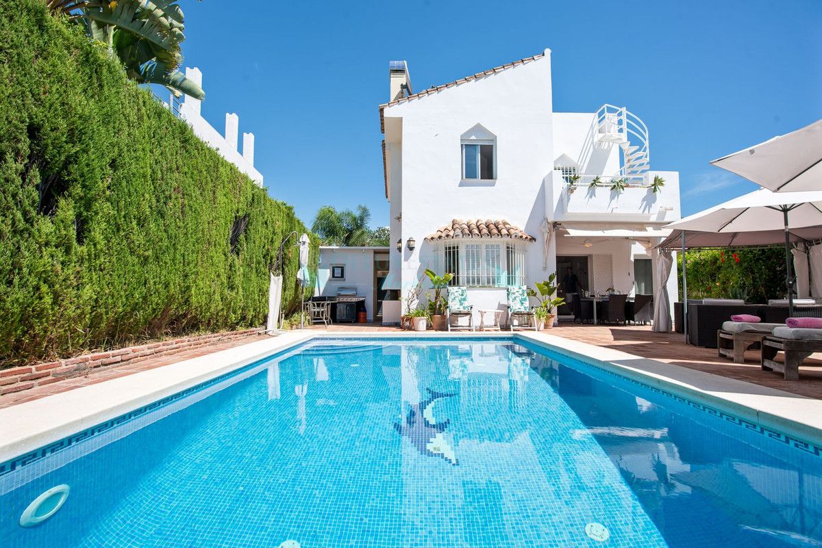 Villa for rent in Estepona