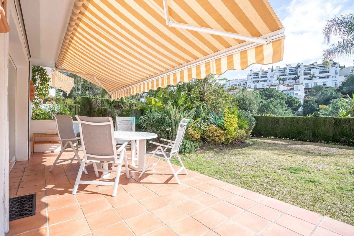 Ground Floor Apartment for sale in Benahavis