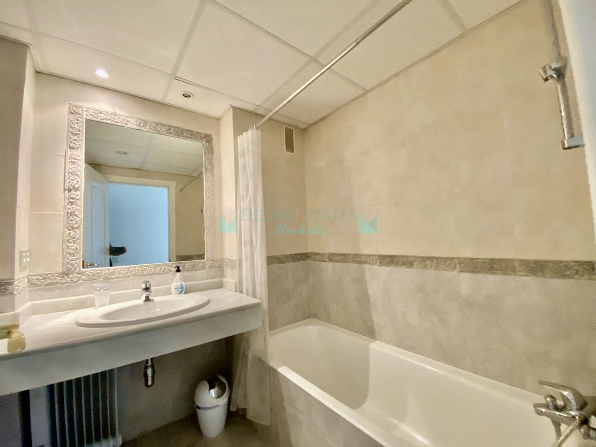 Apartment for rent in Hacienda del Sol, Estepona