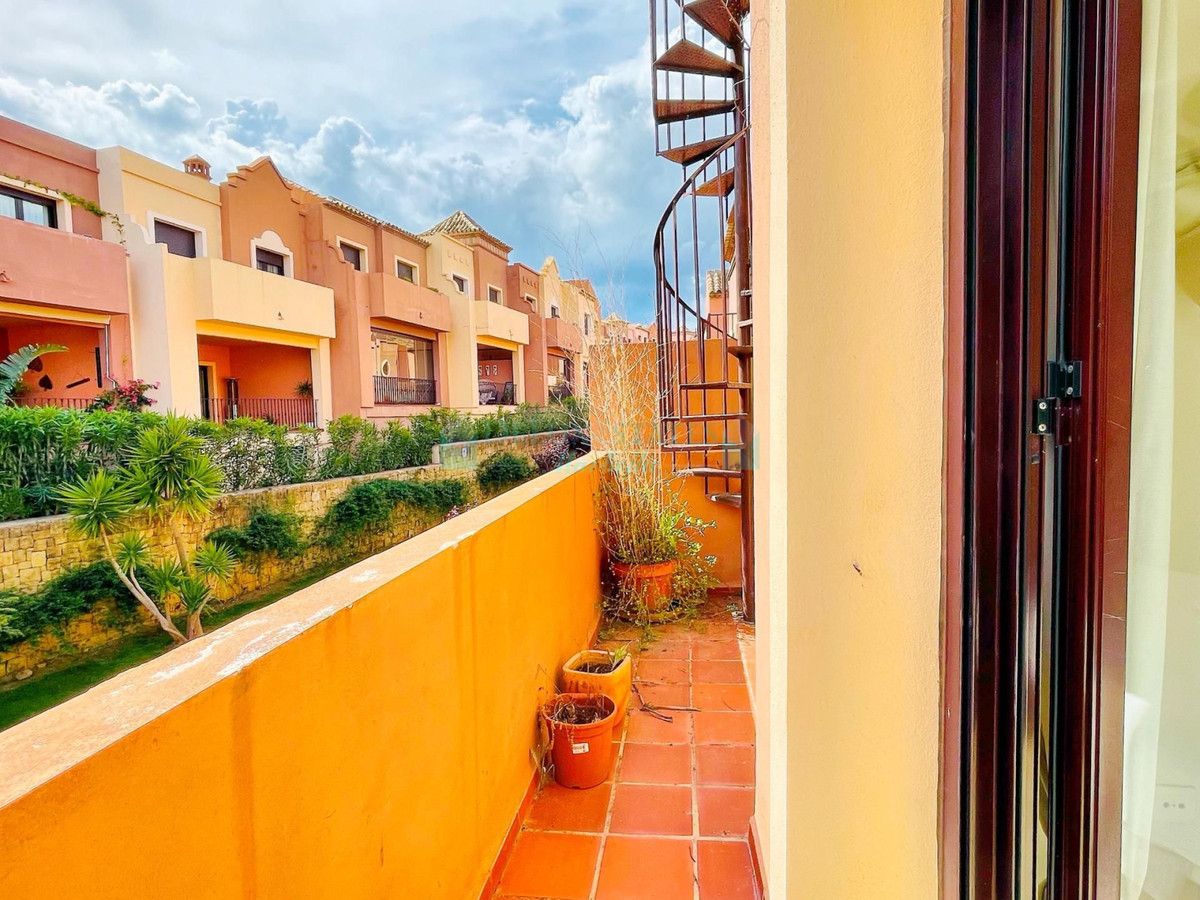 Town House for sale in Estepona