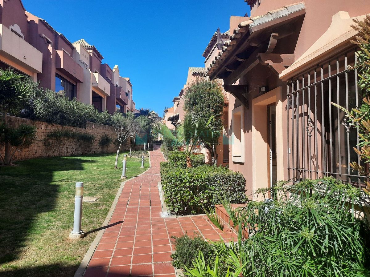 Town House for sale in Estepona