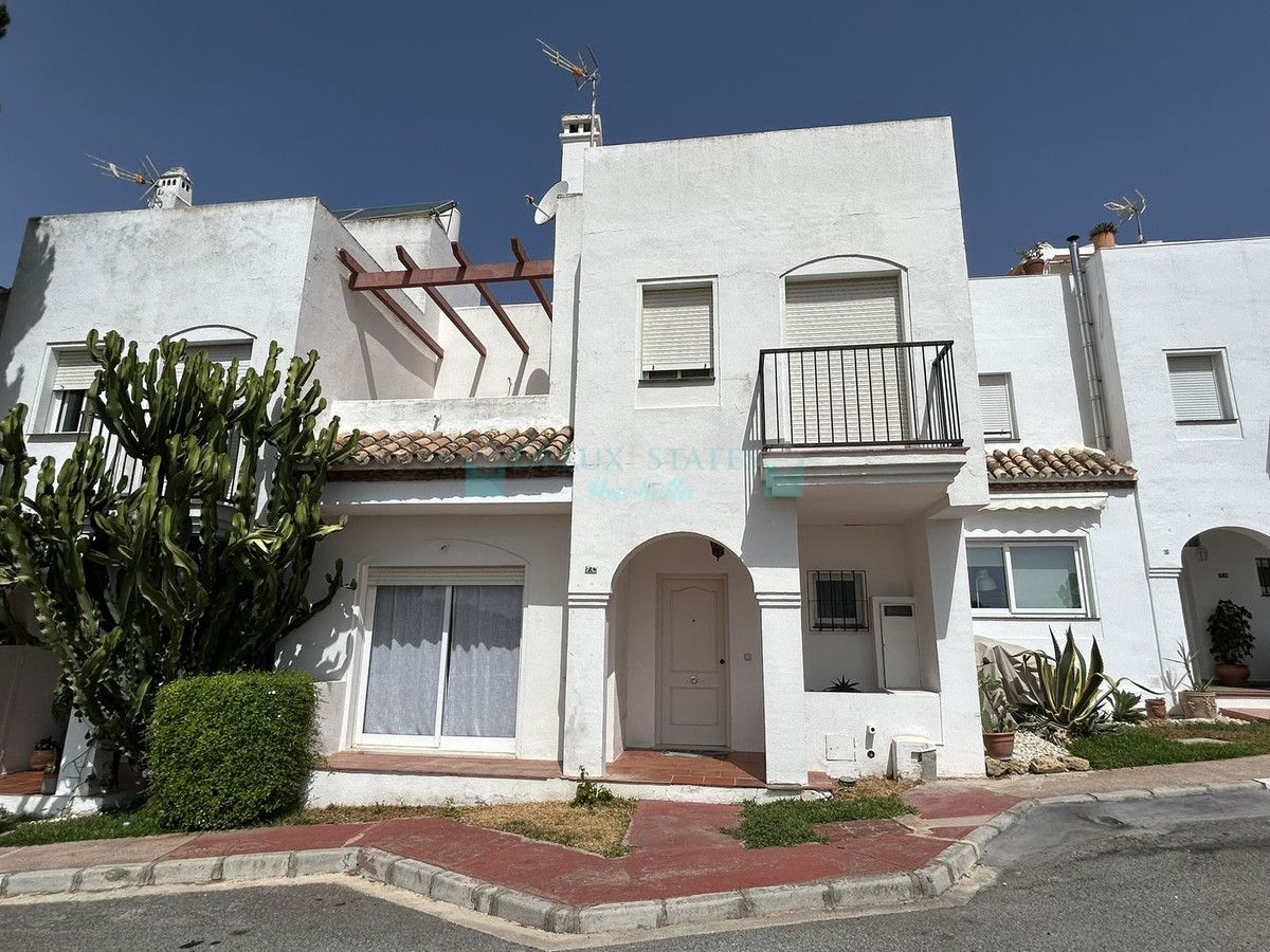 Town House for sale in Estepona