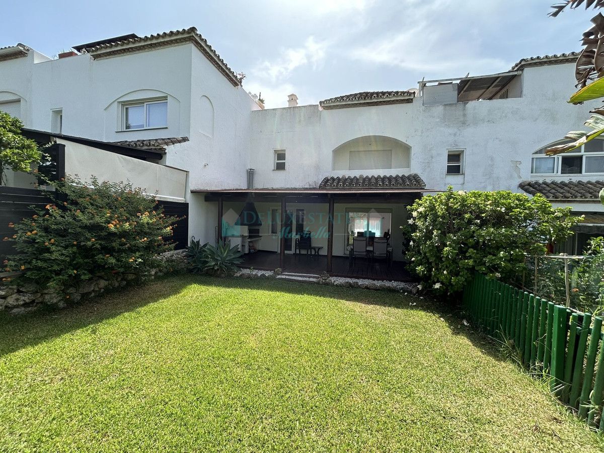 Town House for sale in Estepona