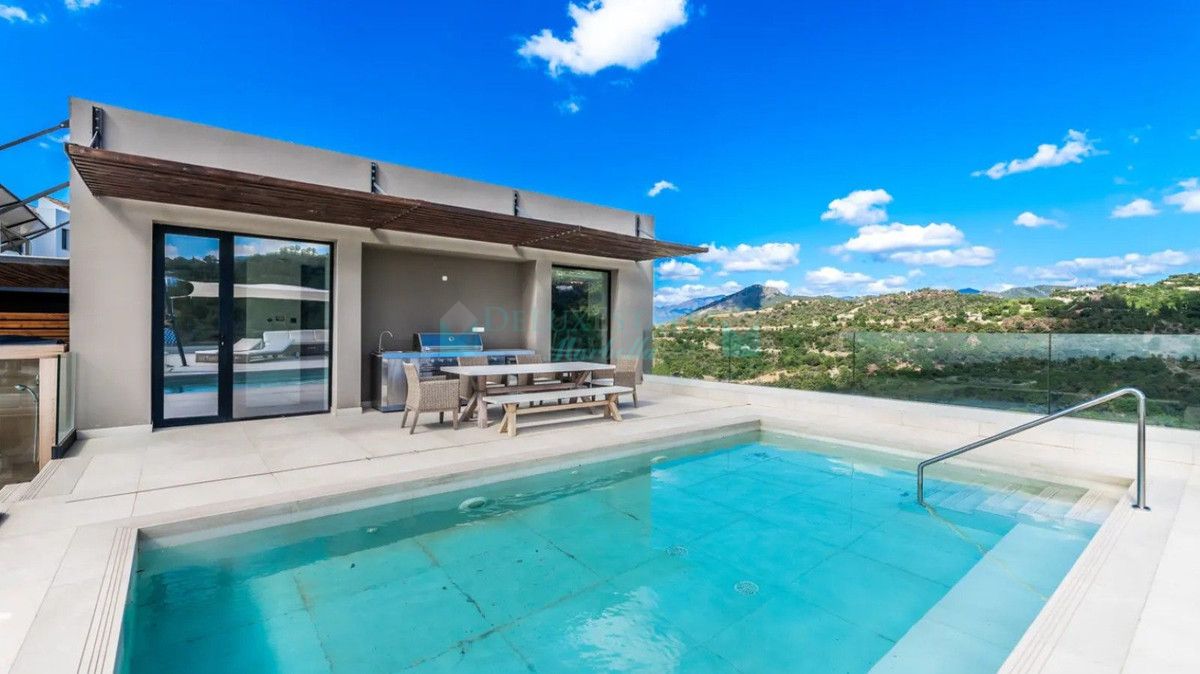 Villa for sale in Los Arqueros, Benahavis