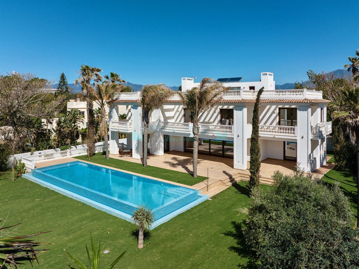 Villa for sale in Estepona