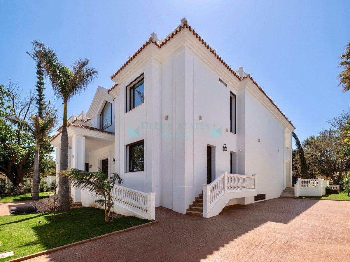 Villa for sale in Estepona