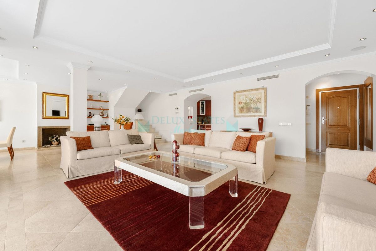 Town House for sale in Nueva Andalucia