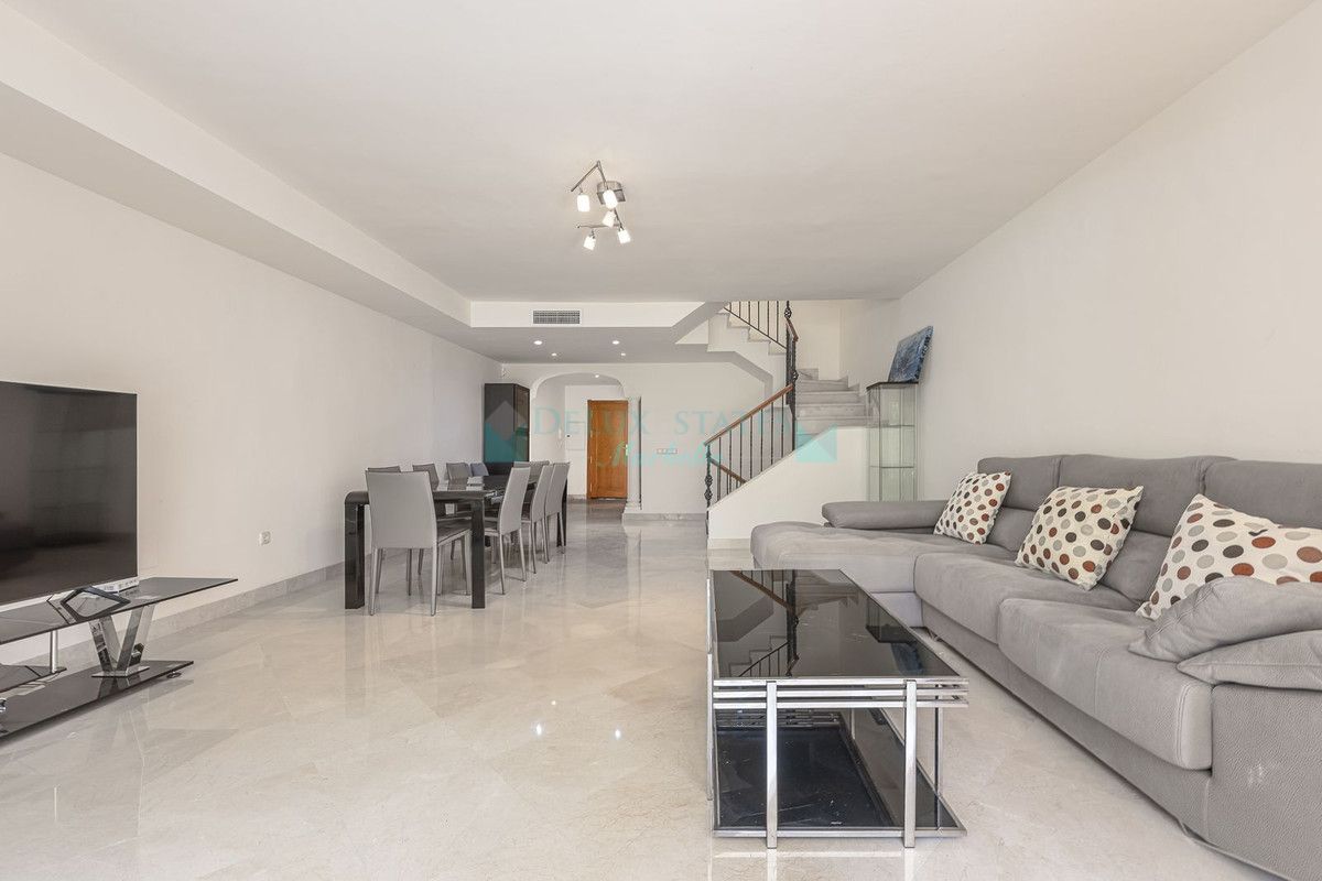 Town House for sale in Nueva Andalucia