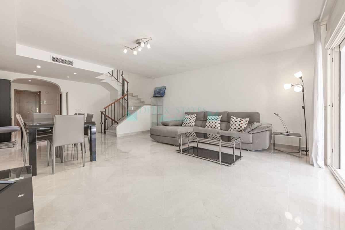 Town House for sale in Nueva Andalucia