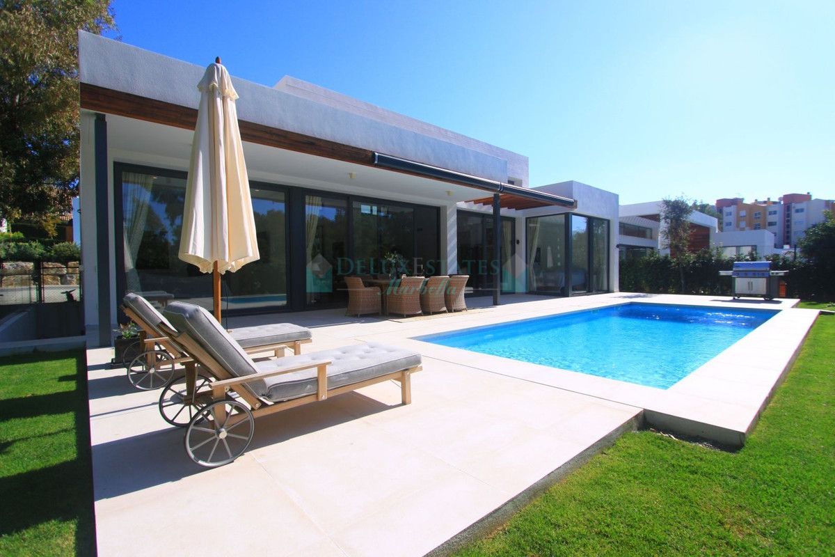 Villa en venta en Atalaya, Estepona