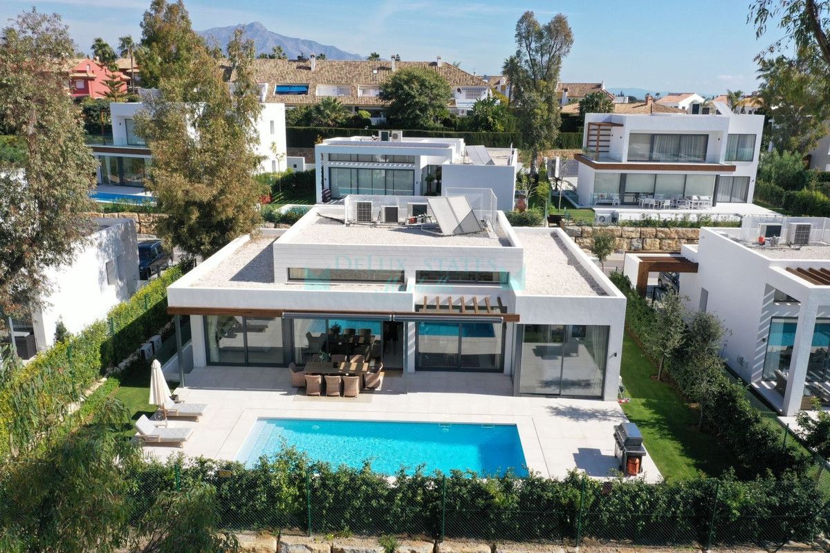 Villa en venta en Atalaya, Estepona