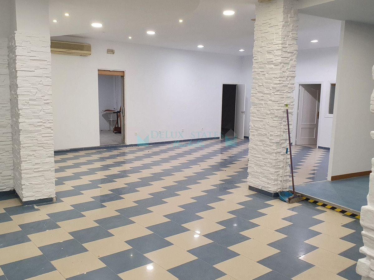 Centro Comercial en venta en Cabopino, Marbella Este