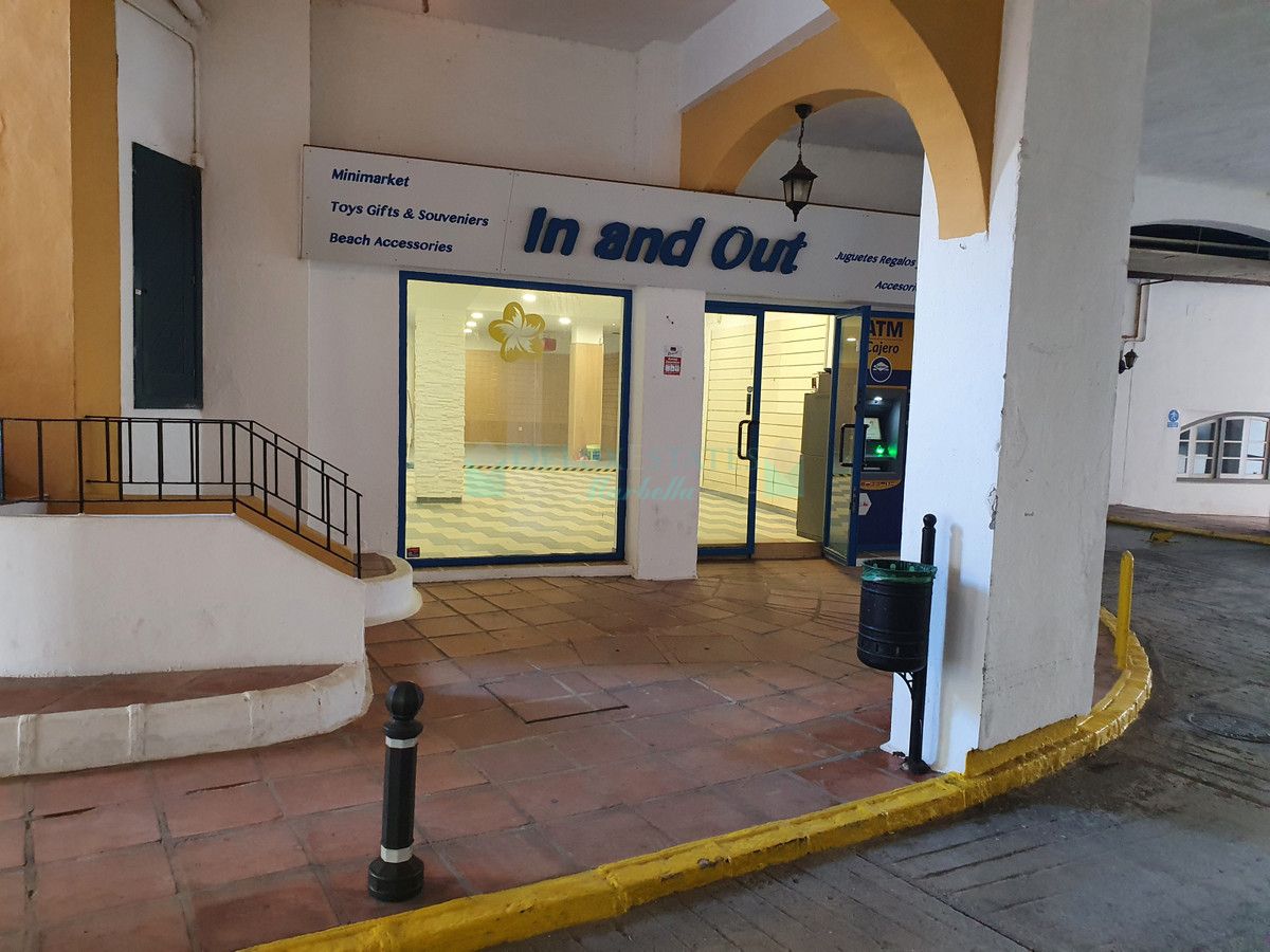 Centro Comercial en venta en Cabopino, Marbella Este