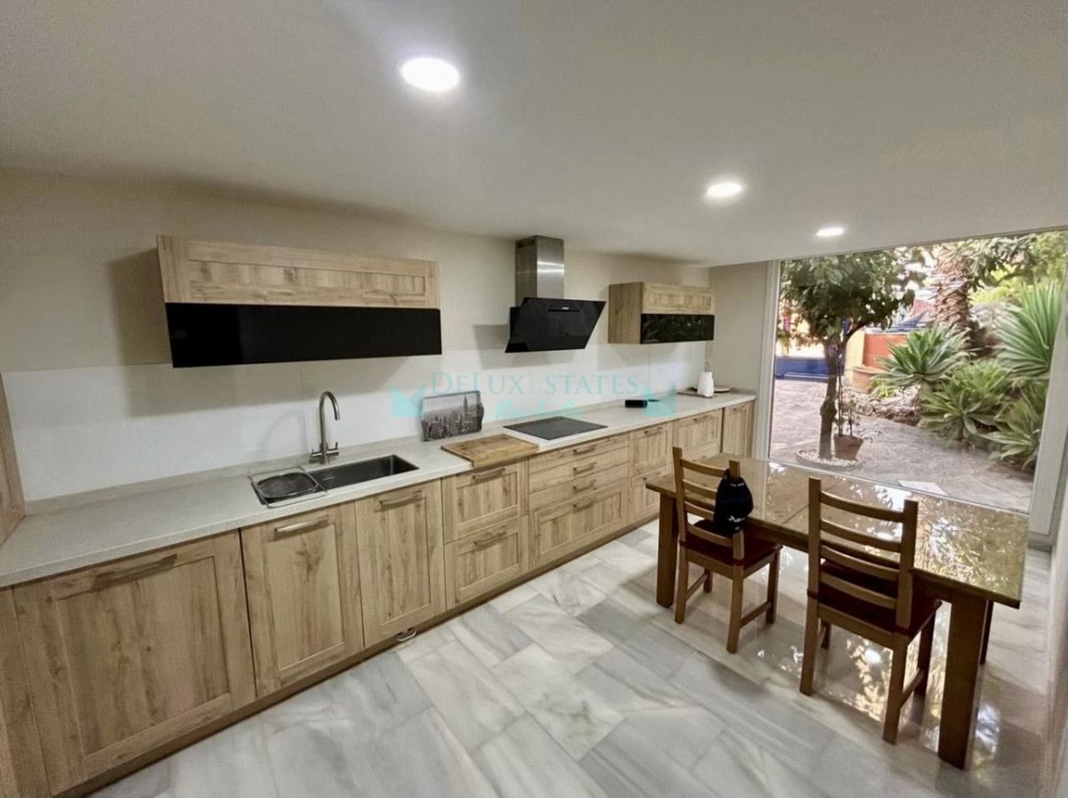 Town House for sale in Estepona