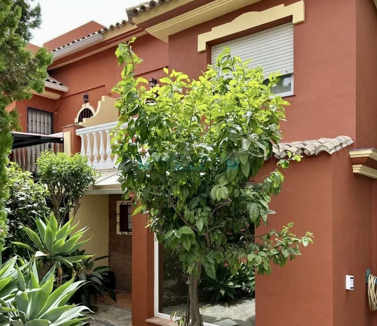 Town House for sale in Estepona