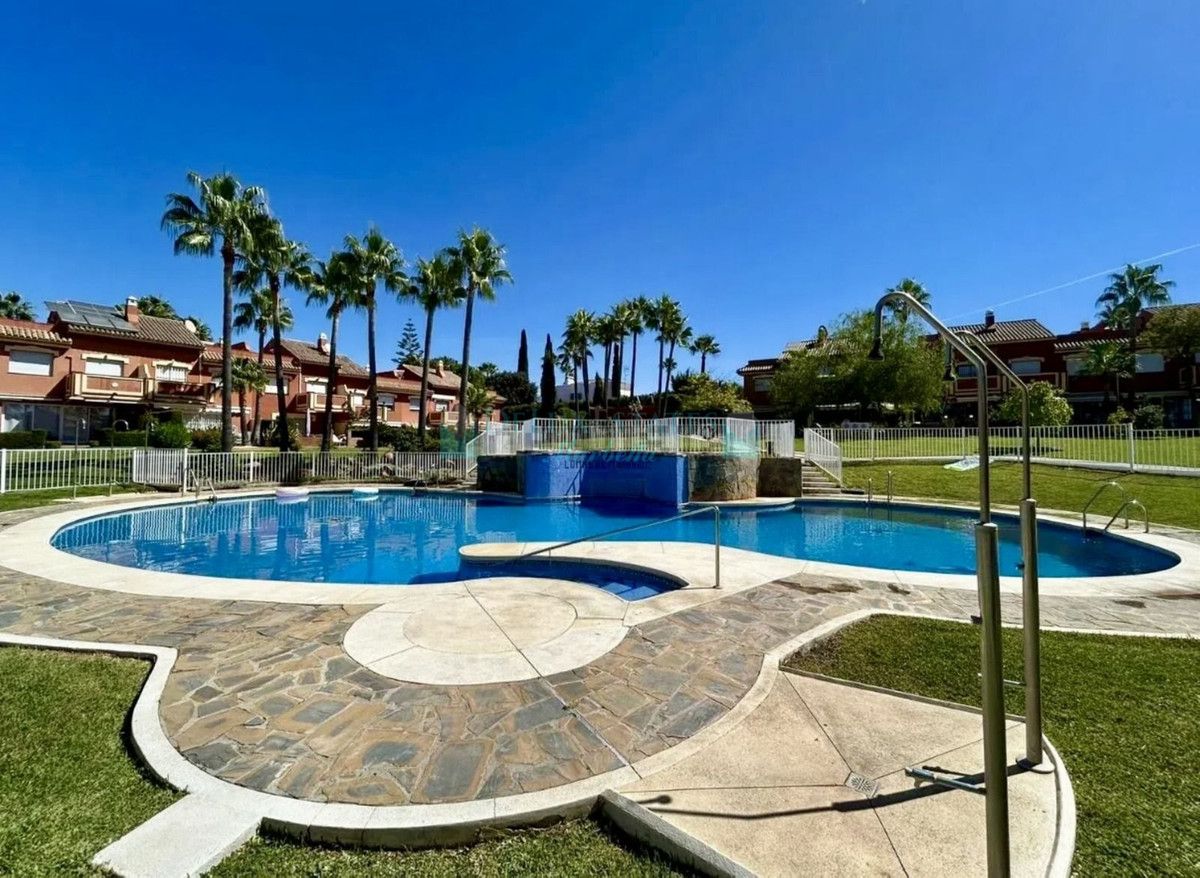 Town House for sale in Estepona