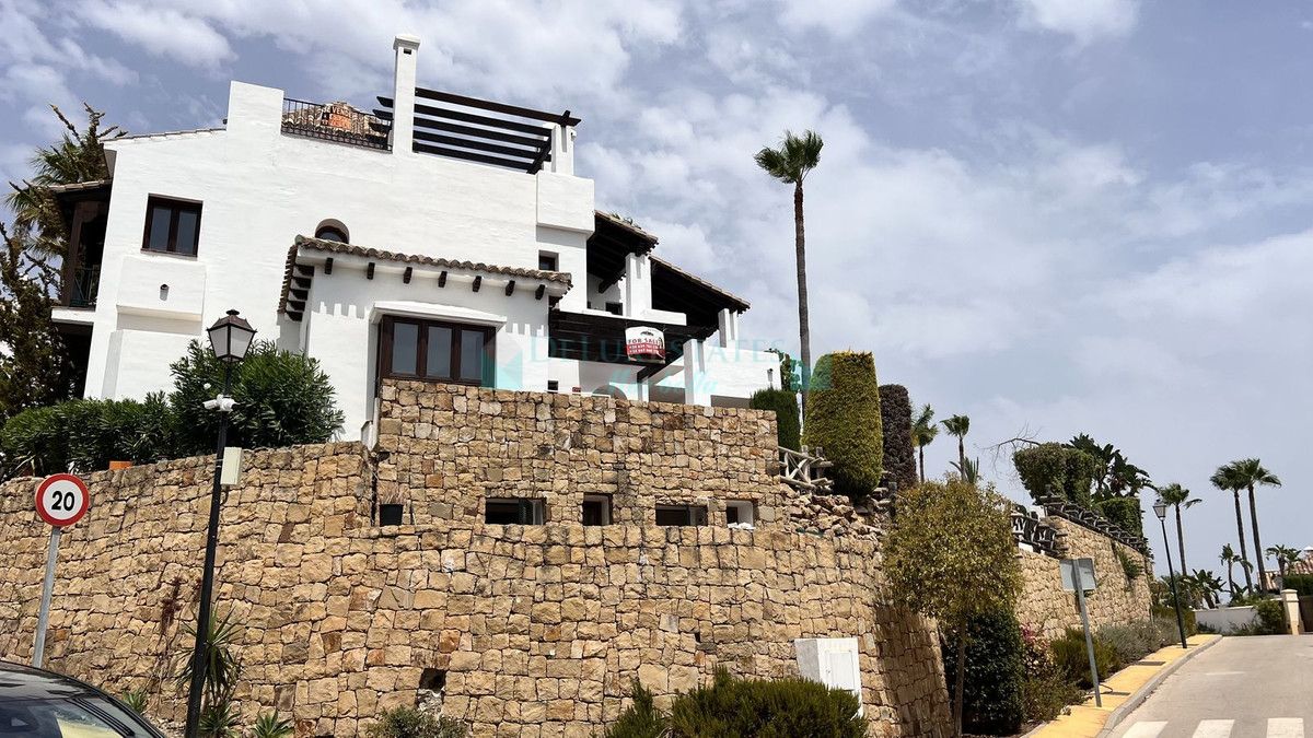 Villa Pareada en venta en El Paraiso, Estepona