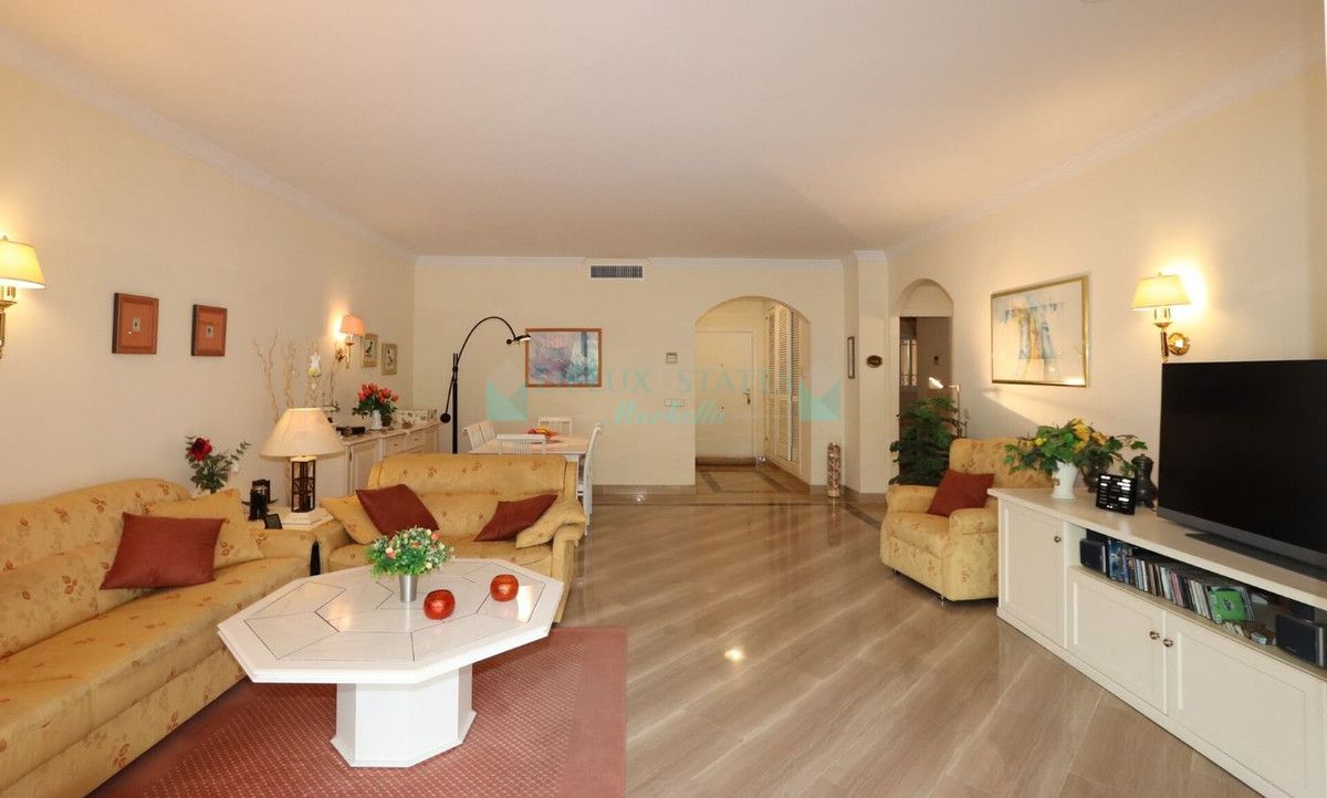 Apartamento en venta en Elviria, Marbella Este