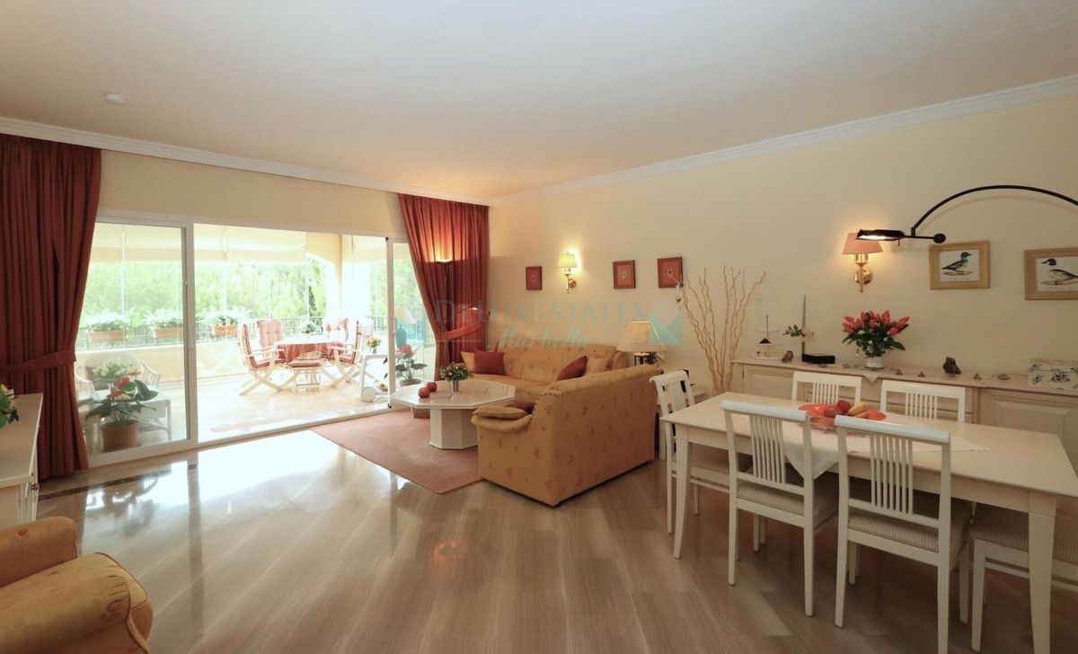 Apartamento en venta en Elviria, Marbella Este